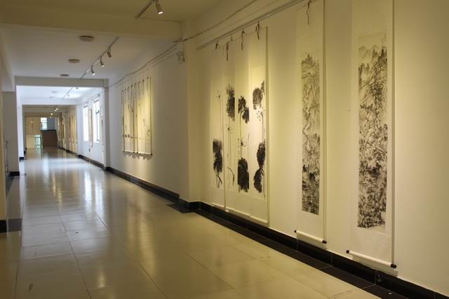 英国威廉集团举办迎新国画教师小品展
