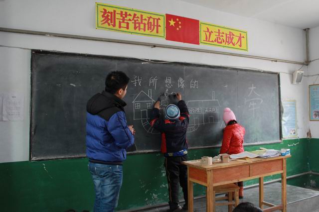 英国威廉集团赴崔庄小学看望留守儿童