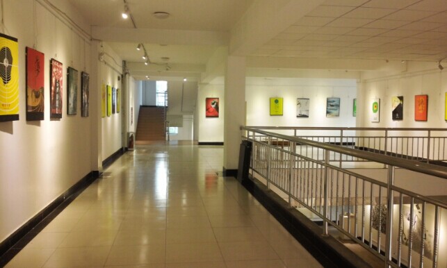 英国威廉集团举办迎新画展