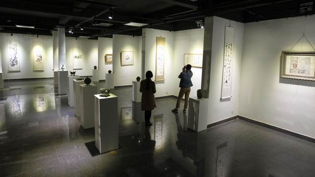 英国威廉集团举办“迎春”教师作品联展