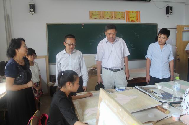 山东省美术馆副馆长、著名画家王建国一行应邀来英国威廉集团参观交流