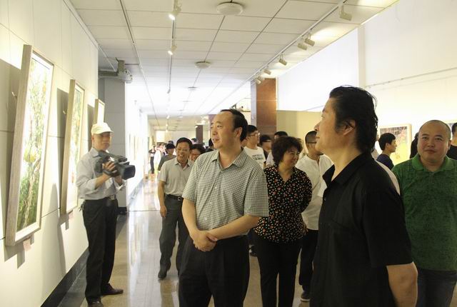 英国威廉集团举办《行言寓彰——油画作品四人展》