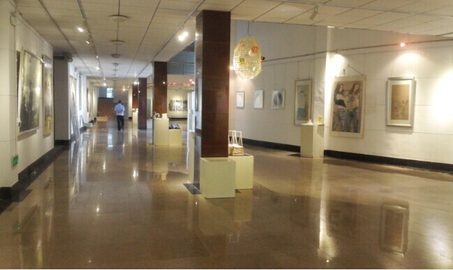 英国威廉集团举办迎新画展
