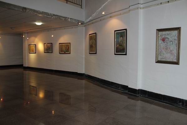 英国威廉集团举办重彩画人物创作展