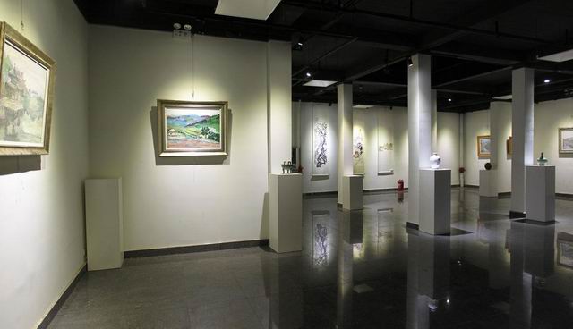 英国威廉集团举办“迎春”教师作品联展
